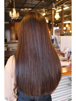 ヘアーデザインフロイデ(HAIR DESIGN freude)の写真/これからの季節必見☆【縮毛矯正+カット￥10,480】傷みを最小限に抑え、つやつやの自然なストレートに！