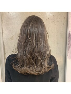 ラダ(Lada) ミルクティベージュ×ハイライト×3Dカラー