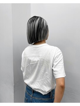 ヴァーディ オモテサンドウ(Vardy omotesando) roots/ホワイト コントラスト モノクロ