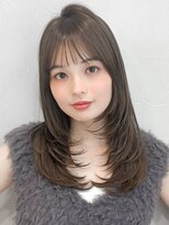 アグノス 青山(Agnos)&nbsp;斜めバング黒髪外ハネボブオリーブグレー艶感クラゲヘアー