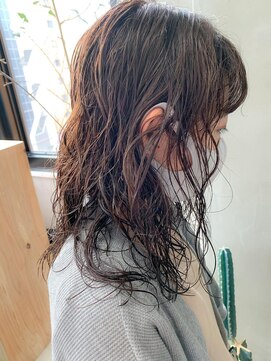 テトヘアー(teto hair) クセ風パーマ、ゆるめパーマ、アッシュブラウン、ミディアム