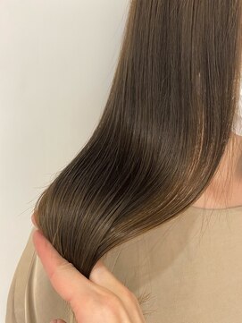 アピッシュ ギンザ(apish ginza) tomo【こだわりの髪質改善トリートメント】