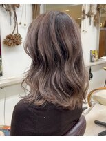 リブロ 三軒茶屋(LIBRO) ラベンダーグレーのシャドウルーツ