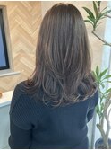ベージュ