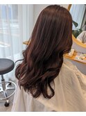 艶っぽピンクカラーのロングヘア