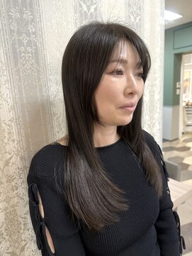 アクイール(ACCUEILLIR) レイヤーカット×オリーブグレージュ