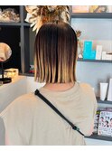 シンプルモードな切りっぱなしボブ × バレイヤージュカラー