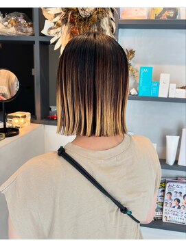 シエン(CIEN) シンプルモードな切りっぱなしボブ × バレイヤージュカラー