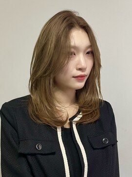 ヨーク(YOKE) ミディアムレイヤーゆるふわミディアム韓国ヘアヘーゼルブラウン