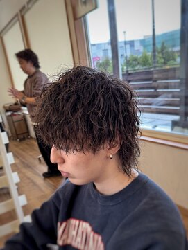 コモレビ(komorebi) 【山本智文】ツイストスパイラルパーマウルフ