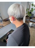 メンズのホワイトシルバーカラー