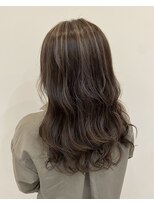リズヘアー(RIZZ hair)&nbsp;ミルクティー_白髪ぼかし◯ハイライトカラー_柳田佑樹