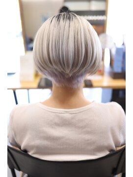 プロッソル リタ(PROSOL Rita) ホワイトブリーチ、根本ブラック