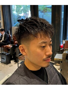 ルドローブラントオオサカ(LUDLOW BLUNT Osaka) 【LUDLOW BLUNT】ワンカールパーマ フェードショート