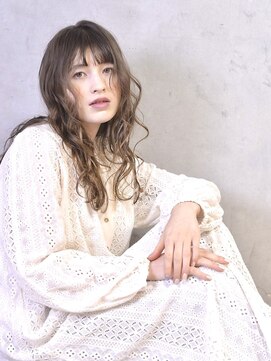 コイ(coii) 王道シアーベージュの愛されウェーブミディ