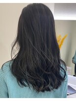 エン(en.)&nbsp;派手になりすぎないグレージュハイライト