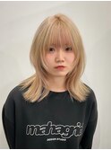 ブロンドベージュ×ミディアムハッシュカット/ブリーチ/髪質改善