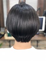 ハサミバイアトリエナガノ 千葉(8sami by atelier nagano)&nbsp;ショートボブ/センターパート/ツヤ髪/グラデーション/イヤリング