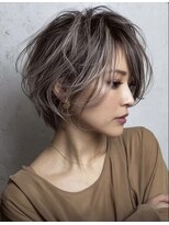 ハーツ(Heart's)&nbsp;くびれショート×白髪ぼかしカラー３０代４０代５０代６０代