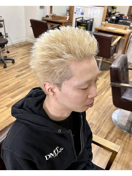 ブロンドスパイキーショート