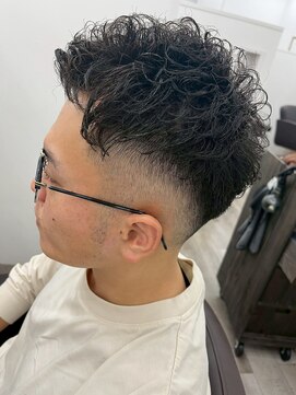 一鳳庵　【イオアン】 フェザーアップ フェード メンズカット メンズパーマ バーバー