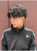 センターパートツイストスパイラルパーマツーブロックメンズヘア