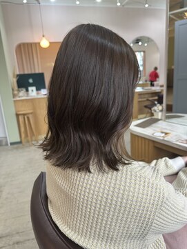 キュオンシア(CUEON. ciea) 切りっぱなし×イヤリングカラー×ベージュ