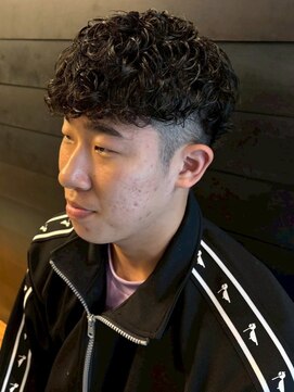 ディスイズバーバーセカンド(THIS IS BARBER 2nd) スパイラルパーマ ツーブロックマッシュ 刈り上げショート