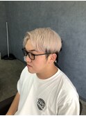 センターパート×ホワイトベージュ