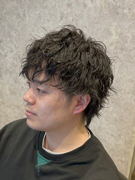 キタセンジュバーバー バイ ティーズ(KITASENJU BARBER by T's) 波打ちスパイラルパーマ ウルフ マレットヘア