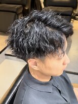 ブルニール 心斎橋(BLEUNIR)&nbsp;センターパートツイストスパイラルツーブロック波巻スパイラル