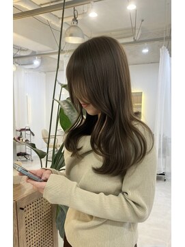 オリーブベージュ