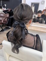 プティクローシェ バイ クオーレ(petite cloche by CUORE)&nbsp;大人ゆるふわローポニー 結婚式ヘアセット