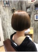 髪質改善専門サロンの縮毛矯正で圧巻の艶髪ストレートボブ