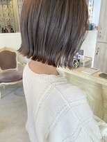 ツイギー 伊賀上ビル店(TWiGGY) 切りっぱなし、ミニボブ。オリーブグレージュカラー。