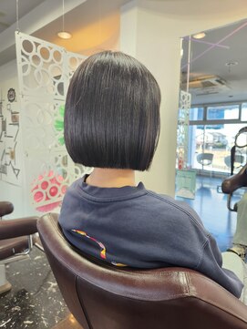 榮(Salon de 榮) 切りっぱなしボブ×黒髪