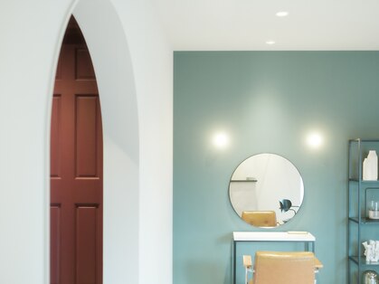 オーバーザムーン(Over The Moon)の写真