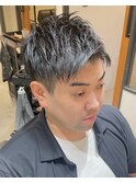 黒髪短髪爽やか束感ツーブロックアップバング