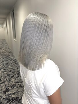ブランシスヘアー(Bulansis Hair) ホワイトシルバー