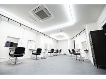 ピーナッツ 田町(p_Nuts)の雰囲気（明るく広々とした店内でゆっくりと施術を受けれます。）