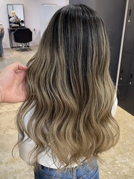 メリー オオサカ(Merly Osaka) contrast beige balayage