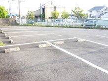 近隣駐車場。広いスペースにゆったり駐車。女性も安心☆