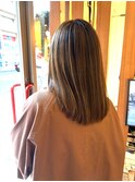 おしゃれに白髪をカバー　ナチュラルハイライト