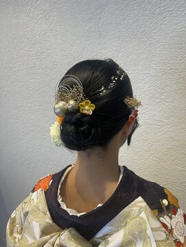 ヴィサージュアクト(VISAGE a.c.t) タイトシニヨンアレンジ