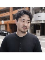 ウェルネス(Wellness) スパイキーショートピンパーマツーブロックセンターパート