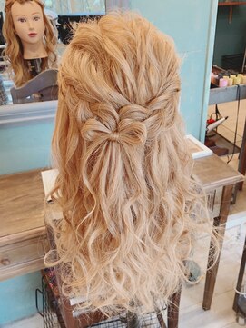 ヘアメイクアンドセットサロン リッコ(Hair make&set salon Ricco) りぼんハーフアップ