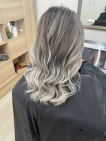 ロペ(ROPE)&nbsp;ホワイトバレイヤージュカラー　【ROPE 横須賀中央】