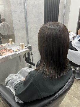 モエバイアリア(Moe by aria) 切りっぱなしミディアム