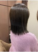 グレージュ切りっぱなしボブ前髪ありミニボブミルクティベージュ