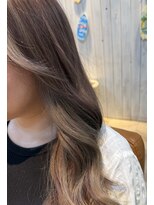 オリ(Oli)&nbsp;白髪ぼかし×フェイスフレーミング